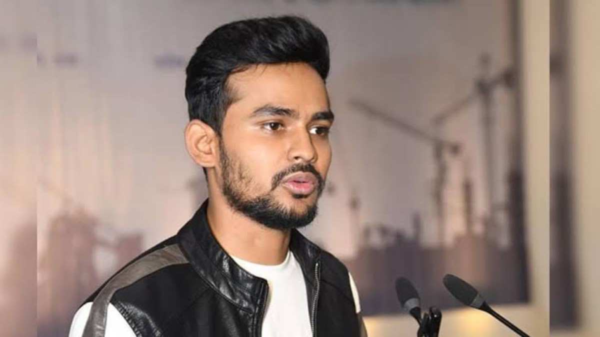 “নিরাপত্তার স্বার্থেই লাইসেন্সধারী অস্ত্র রয়েছে” — যুব ও ক্রীড়া উপদেষ্টা আসিফ মাহমুদ