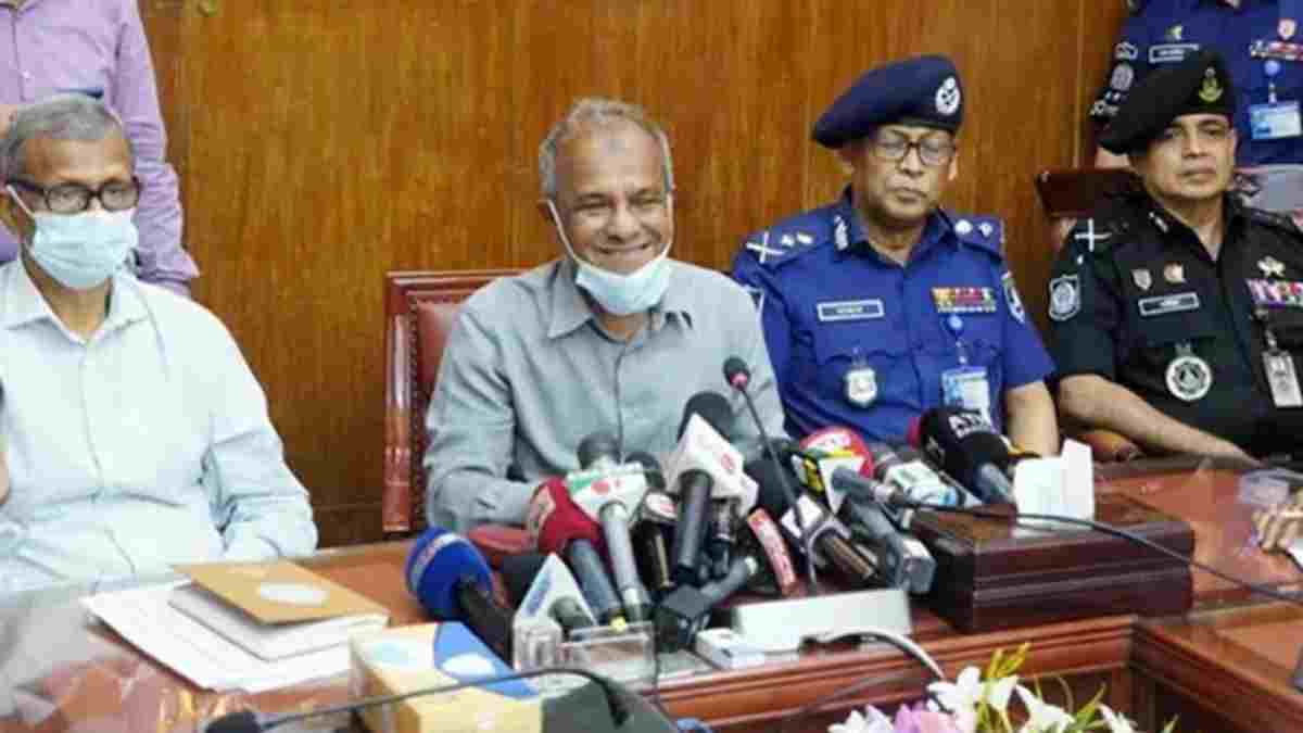 এটা জাস্ট একটা ভুল’, উপদেষ্টা আসিফের ম্যাগাজিন ইস্যুতে স্বরাষ্ট্র উপদেষ্টা
