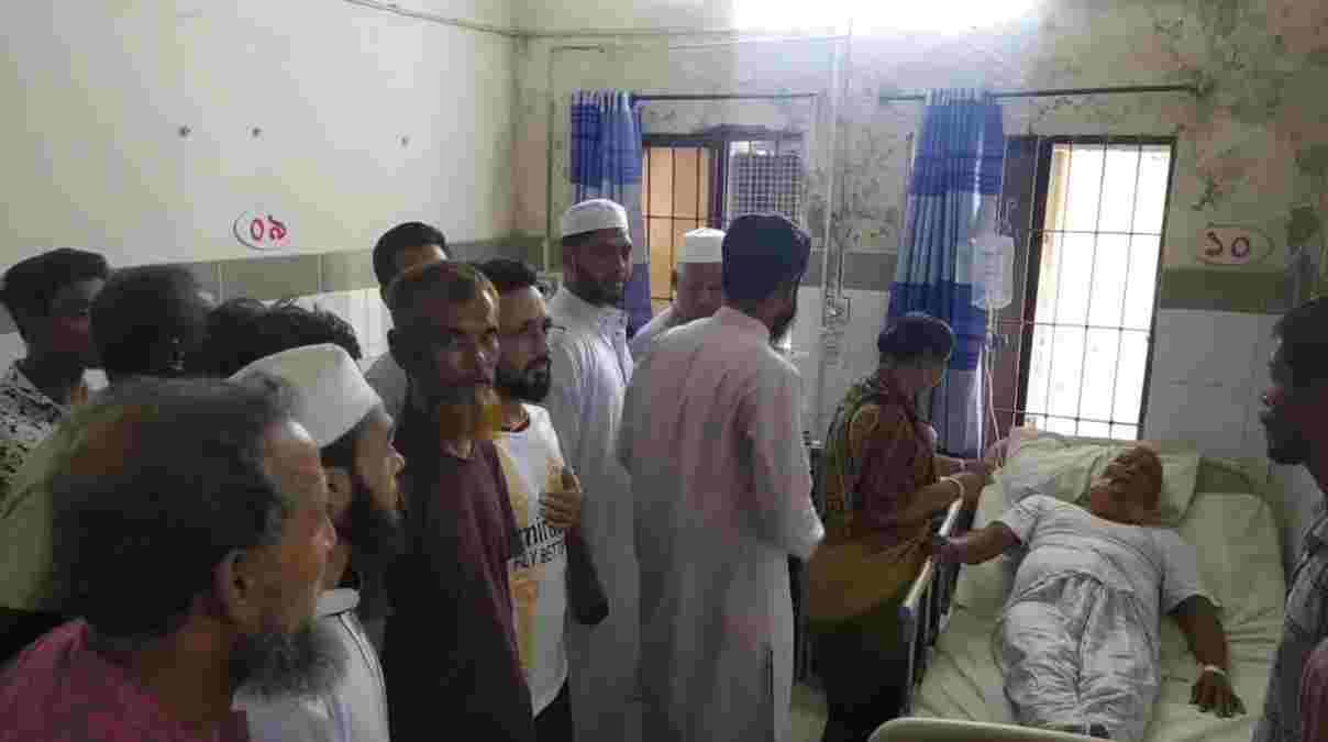 চাঁদপুরে মসজিদের ভেতরে খতিবকে কুপিয়ে হত্যার চেষ্টা