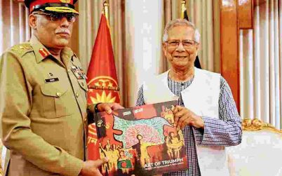 একটা বইয়ে কাঁপছে ভারত! ইউনূসের উপহারেই কি দিল্লির ঘুম হারাম?