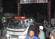 দাফনের আগে যশোর কারাগারের গেইটে পিতার সঙ্গে শিশুর শেষ সাক্ষাৎ, সারাদেশে তোলপাড়