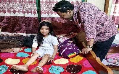 বাড়িতে ফিরেছে ফাইজা, জানে না বেঁচে নেই পরিবারের আর কেউ