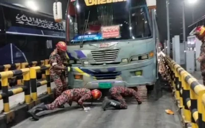 ব্রেক ফেল করা বাস যাত্রীদের বাঁচাতে গিয়ে হেল্পার নিহত