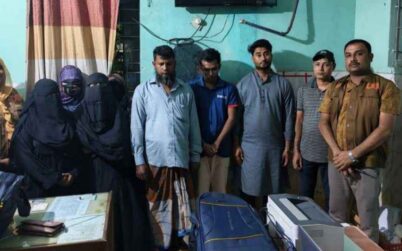 দুই আবাসিক হোটেলে হঠাৎ অভিযান, ৮ নারী-পুরুষ ধরা