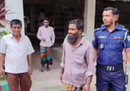 সিলিকা জেল মেশানো চিংড়ি জব্দ, দুই ব্যবসায়ীকে জরিমানা