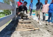 ব্রিজ নির্মাণে রডের বদলে বাঁশ দিয়ে ঢালাই, ভিডিও ভাইরাল