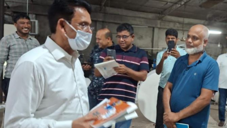 গভীর রাতে ছাপাখানায় শিক্ষামন্ত্রী