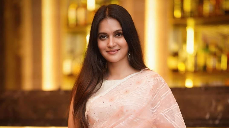 জীবনে নতুন অধ্যায় শুরু করলেন মিথিলা
