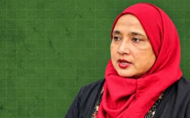 পদত্যাগপত্র জমা দিতে স্পিকারের কাছে যাচ্ছেন ফেরদৌসী আহমেদ মিষ্টি